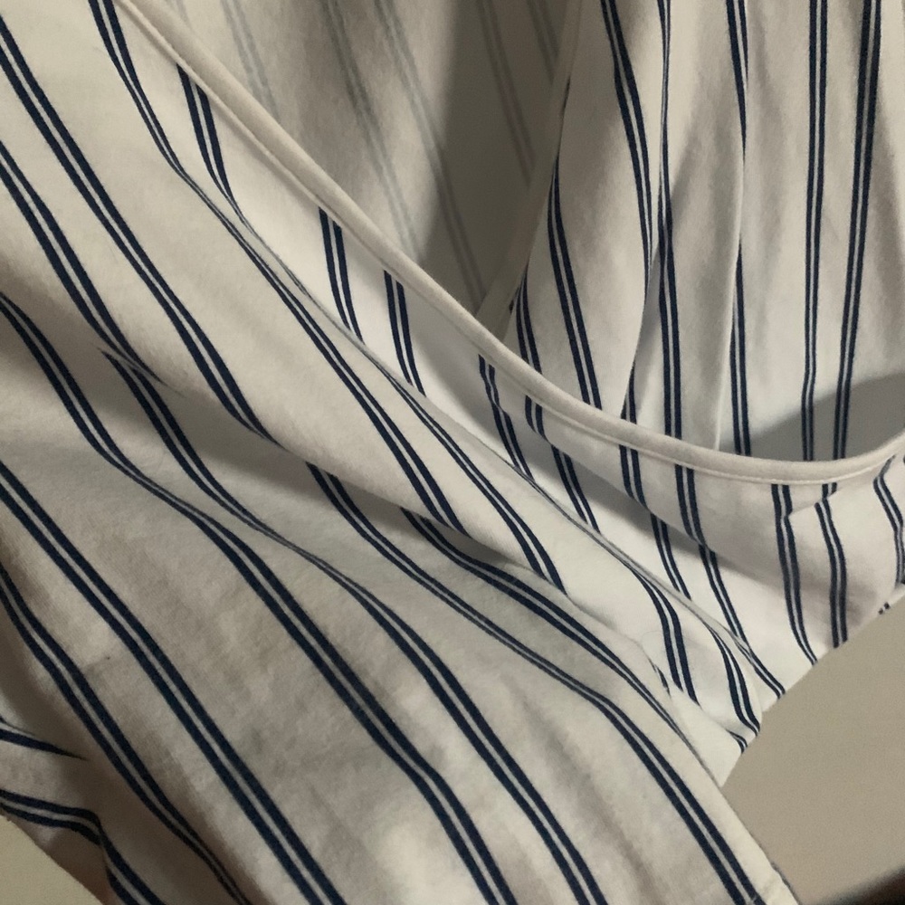 White striped v-neck crop top